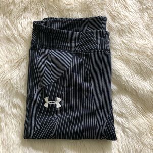 Black and white under armor leggings